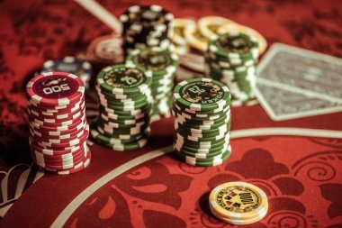 Dragon Tiger live dealer table on bola88 deposit